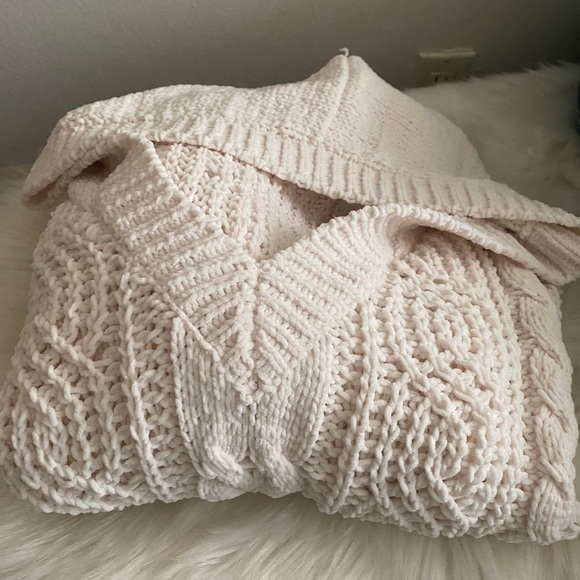 Cloudy Soft Large Knit Pullover Sweater with Hood - Picture 7 of 7